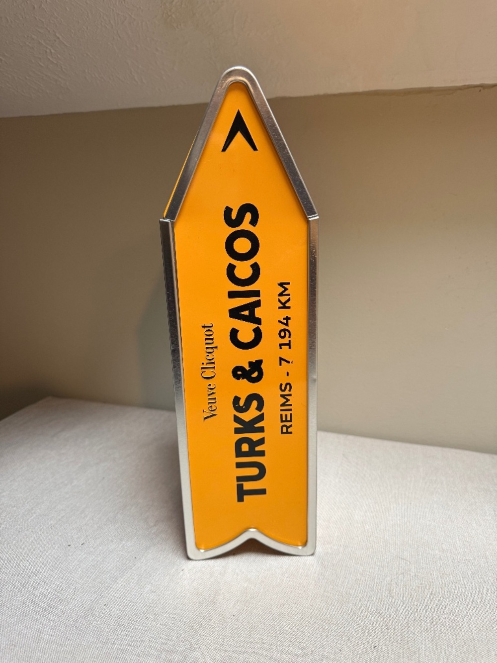 VEUVE Clicquot Champagne TURKS & CAICOS Arrow Tin LIMITED EDITION Box Orange